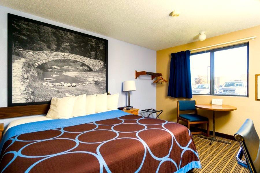 Super 8 By Wyndham Burlington Hotel Exterior foto